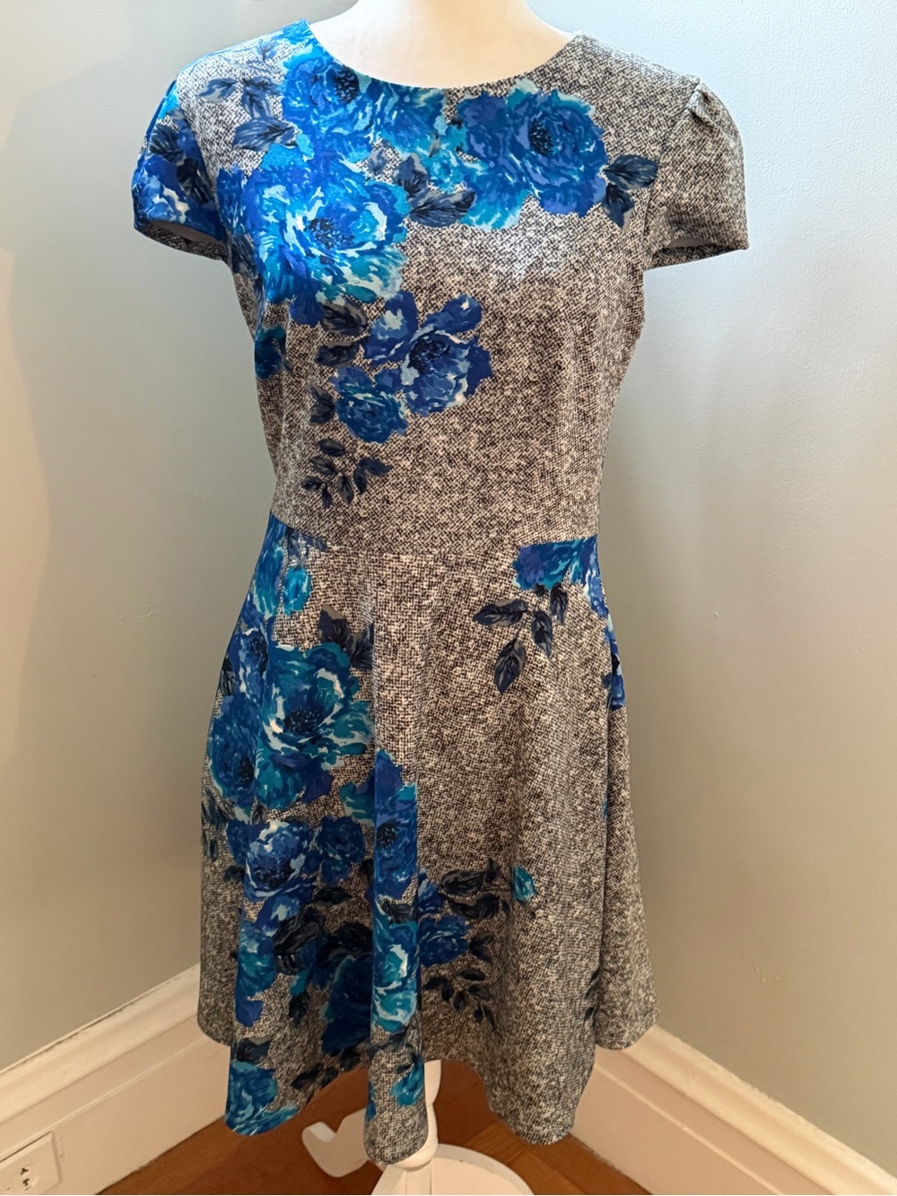 Betsey Johnson Blue Floral Fit & Flare Dress Size 8 Gray Textured Short Sleeve